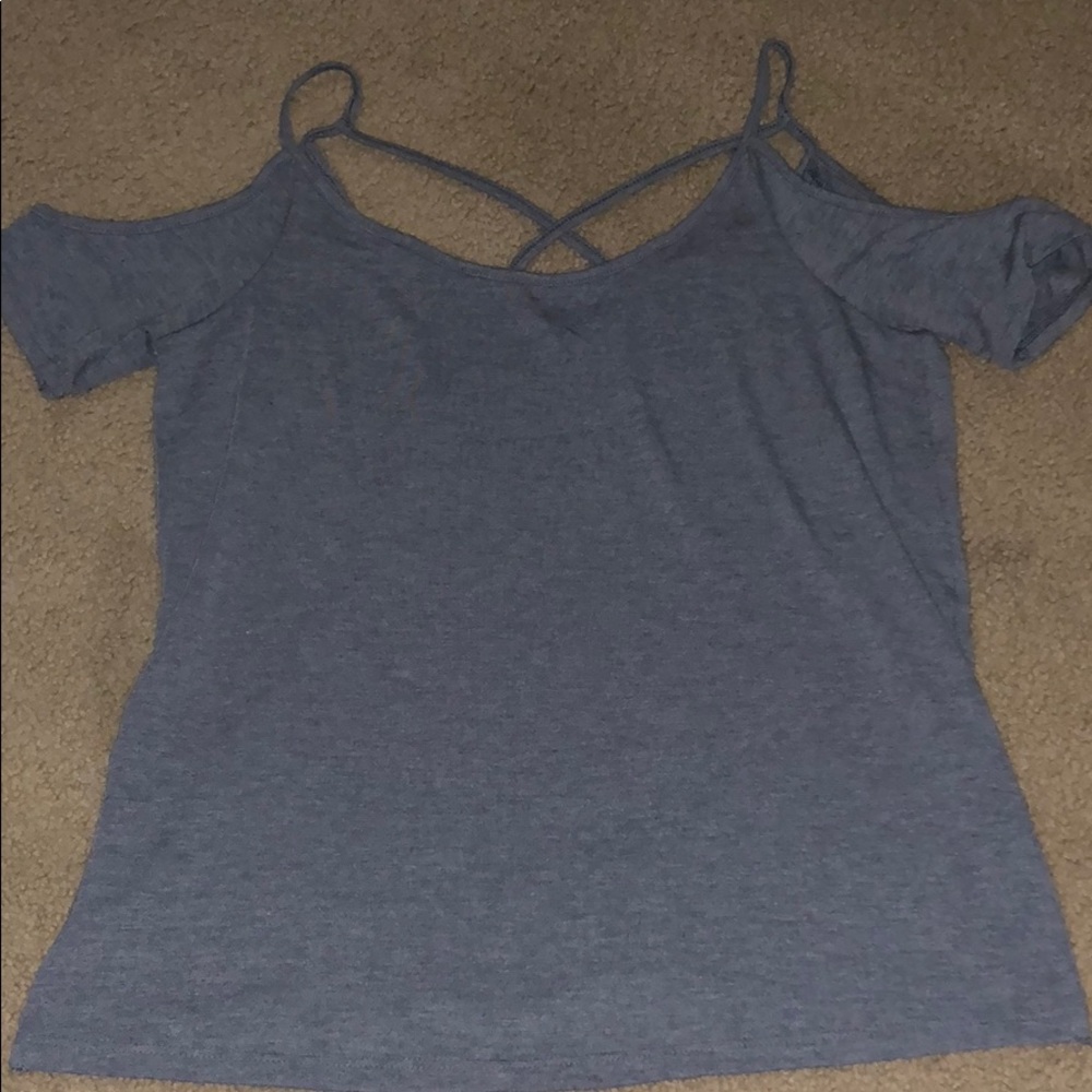 Cold shoulder tee